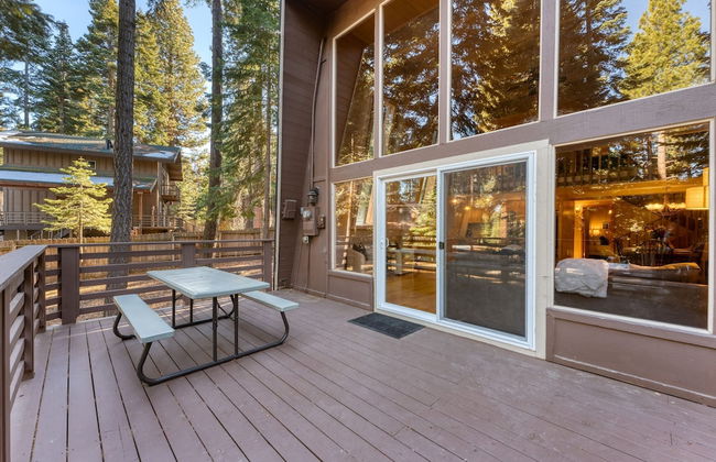 Lundy Bearden Serene Tahoe Retreat With Deck Fireplace and Forest Views - Foto 36