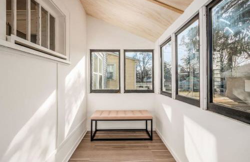 Oakwood Charm Family-Friendly 3BR Getaway - Photo 29