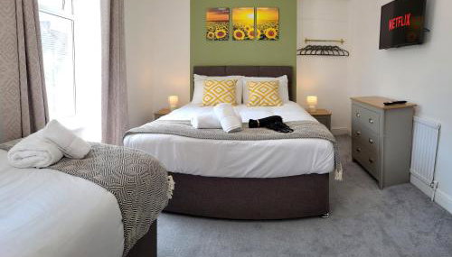 4 Bed - Parking - Close to M4 - Ideal for Work - Foto 3