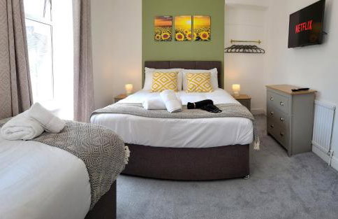 4 Bed - Parking - Close to M4 - Ideal for Work - Foto 3