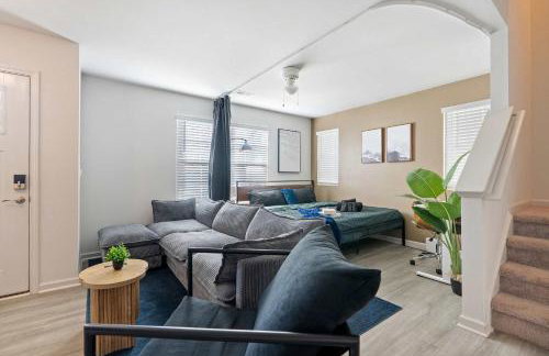 4BR Townhouse King Bed 2-Story Near NC State - Foto 1