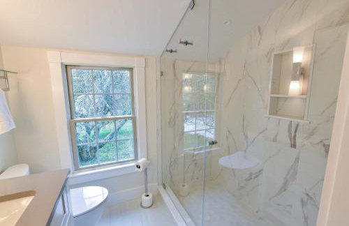 Pristine Multi-Family Home w Barn Game Room - Foto 2