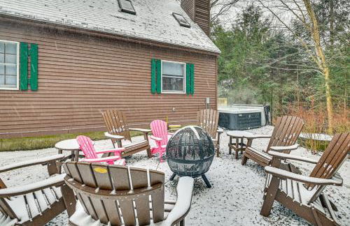 8 Mi to Mt Snow Cozy Bear Cabin with Hot Tub! - Foto 21
