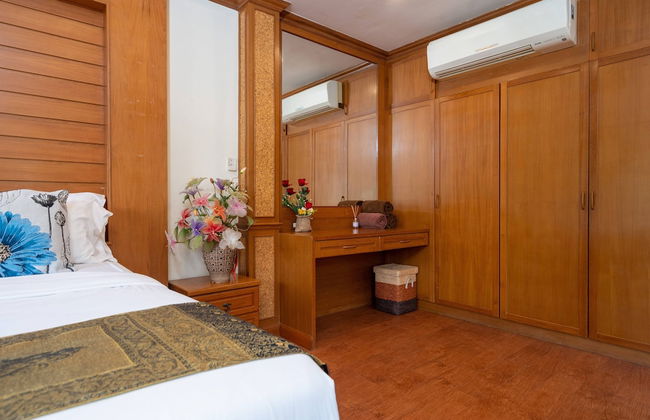 Bright Luxury Villa W Garden Pool & Sauna - Photo 6