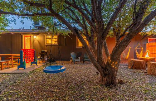 Walk to GC Train Depot and Route 66, king beds, game room, BBQ, firepit - Photo 39