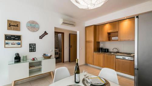 Algarve Beach Vibes Apartment, WiFi, Pool, AC, BBQ - Photo 5