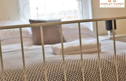 Centrally Tucked Away Private 4bed - Free parking! By Hinkley Homes Short Lets & Serviced Accommodation - Foto 17