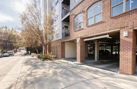 Skyline Serenity- Gym, Walk to Bars and Restaurants - Foto 11