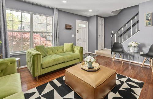 Cozy 4BR Townhome, Family Community, 40 Mins to DC - Foto 8