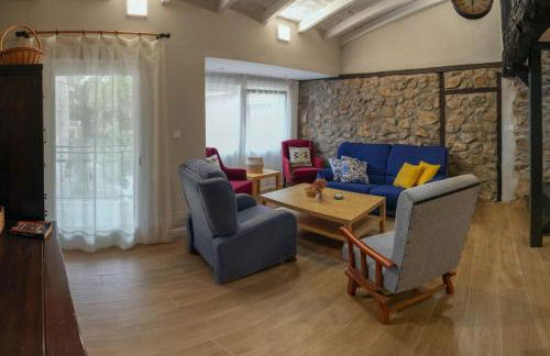 Casa rural Villa Cardil en la entrada del parque Cabarceno - Foto 6