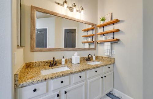 Near Golf and Hikes! Poolside Retreat in Phoenix - Foto 22