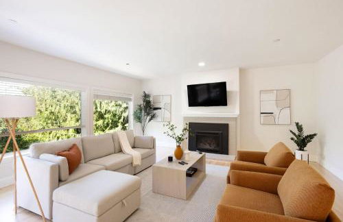 Cascadia Family Mansion, Hot Tub, Game Room, Gym! - Foto 38