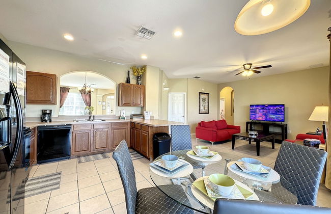 This Amazing 6 Bedroom Property With a Lake View - Foto 18