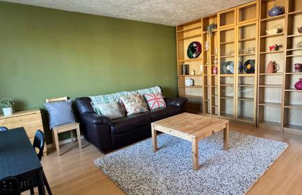 Stylish 2 Bed Home with parking - Foto 5