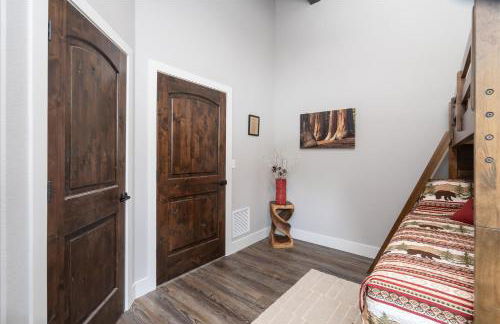 Mariposa Grove Creekside Retreat - To be featured on STAYCATION on the Destination Channel in 2026! - Foto 14