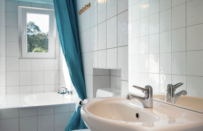 Holiday Home in Moutouyet With Pool & Sauna - Photo 18