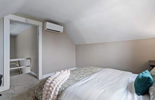 Entire Duplex w Historic District and Sleeps 12 - Foto 22