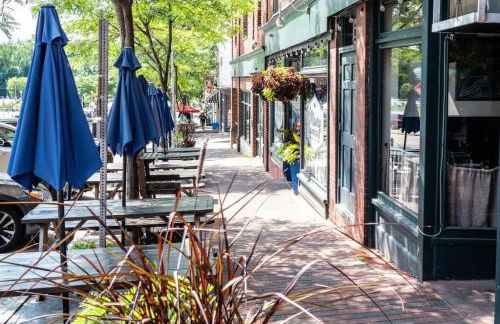 Postmodern Penthouse 1 Min Walk Dining and Shops - Photo 23