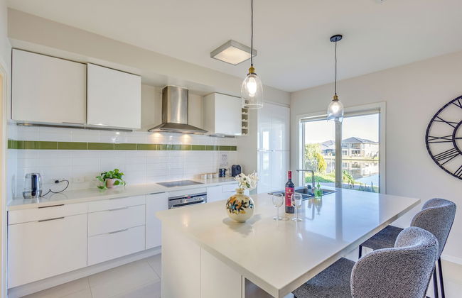 StayAU Magnificent Lakefront Villa - Foto 29