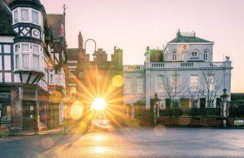 Two-Bedroom House in Beverley Centre with Parking - Foto 14