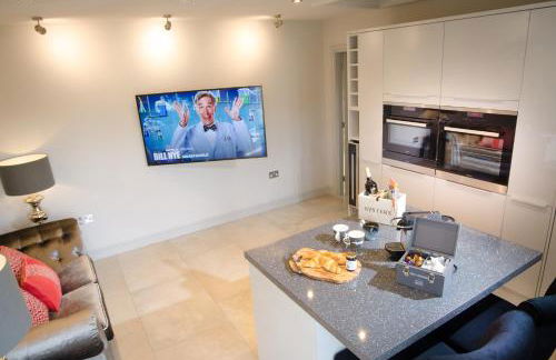 The Cow Shed - with hot tub - Photo 20