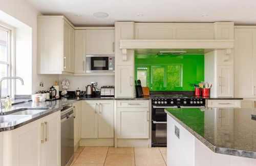 Spacious farmhouse with stunning valley views - Foto 12