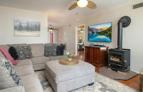 Lakefront House with Boat Dock, BBQ in Peaceful Flint - Foto 4