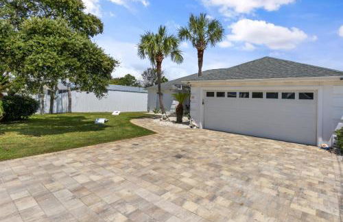 Steps to the beach & close to 30A! Private pool with sundeck & putt putt golf! - Photo 32