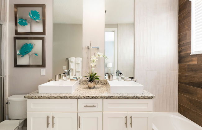 4 BR 4 BA Hidden Gem Min Disney 1804ft - Foto 6