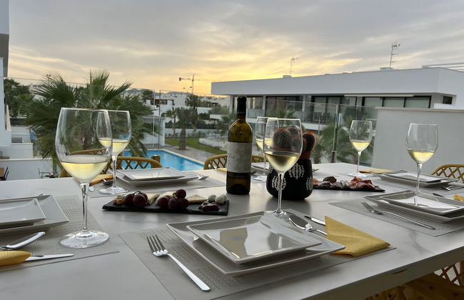 Outstanding 2 bed Apartment With Rooftop sea Views - Foto 1