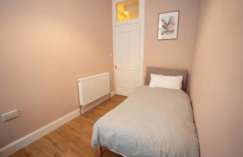 Stylish Apartment in Edinburgh 5 beds 3 Bedrooms - Photo 6