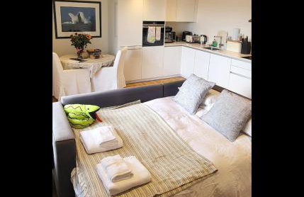 Luxury Two Bed Apartment w Car Parking, by Station - Foto 21