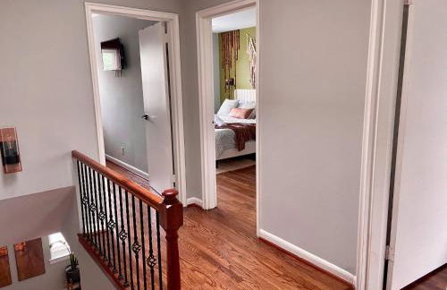 Easy PATH&Bus access- NYC| designer home + Deck. - Photo 52