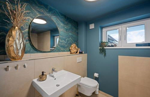 MAISUITES Eisvogel - Zentrale Luxuswohnung mit direktem Seeblick I Bis 4 Personen I Premiumküche I Boxspringbett I Kaffeevollautomat I Parkplatz I Barrierearm & Aufzug - Foto 6