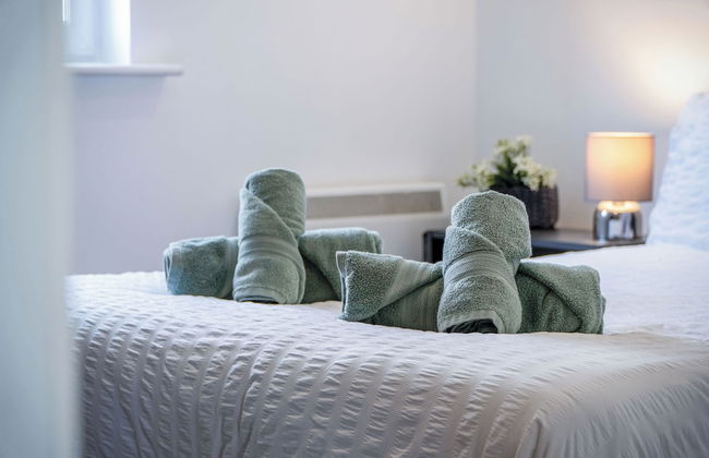 Beach View - 2 Bed Apartment - Llanelli - Photo 10