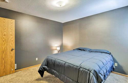 Elwood Townhome with Patio - 7 Mi to Johnson Lake - Foto 13