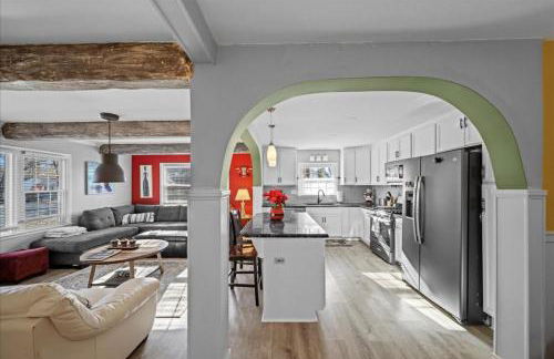 3BR Overland Park Home with Patio and Waterfall Pond - Foto 29