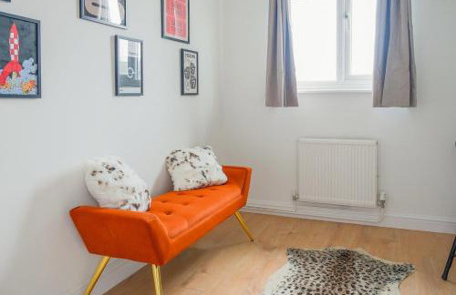 Modern Home with Games Room, Watford - Foto 31