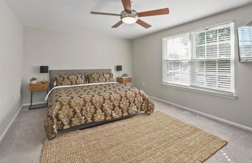 Luxury End Unit Townhome Just 40 Minutes from DC, Pet-Friendly, Privacy Fenced - Foto 2