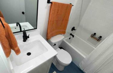 Downtown New 3 Story Sleeps 14 - Foto 2