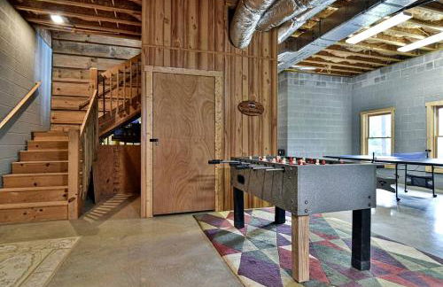 Stunning Mountain Cabin with Hot Tub and Game Room Near Asheville in Old Fort, NC - Foto 22