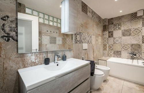 Iris Apartment with Jacuzzi - Easy City Access - Foto 14