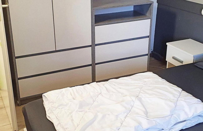 Appealing Bungalow With Garden - Photo 16