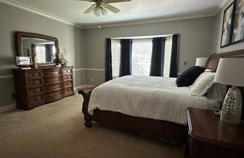 World Cup Ready - Spacious 5-Bedroom Home with Pool, Hot Tub, and Outdoor TV - Foto 24