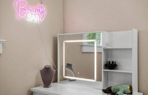 Entire Spacious Home Near DC - Photo 14