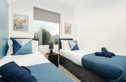 Spacious 3BR Sleeps 8 Ideal for Contractors or Large groups - Foto 15