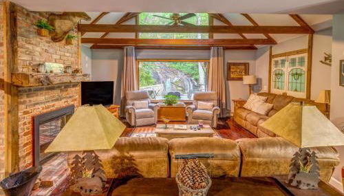 Hidden Gem Falls Cabin with Creek and Game Room - Foto 5