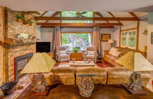 Hidden Gem Falls Cabin with Creek and Game Room - Foto 5