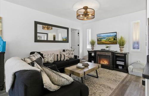 Lakefront w/ Private Dock, 2 Slips, Swim Mat, Firepit, & Covered Patio 44mm - Foto 6