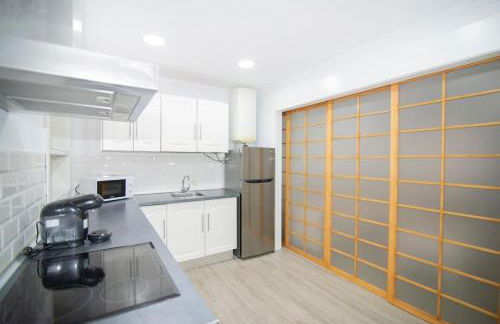 Stylish 3-Bedrooms Getaway with Terrace & Pool - Foto 30